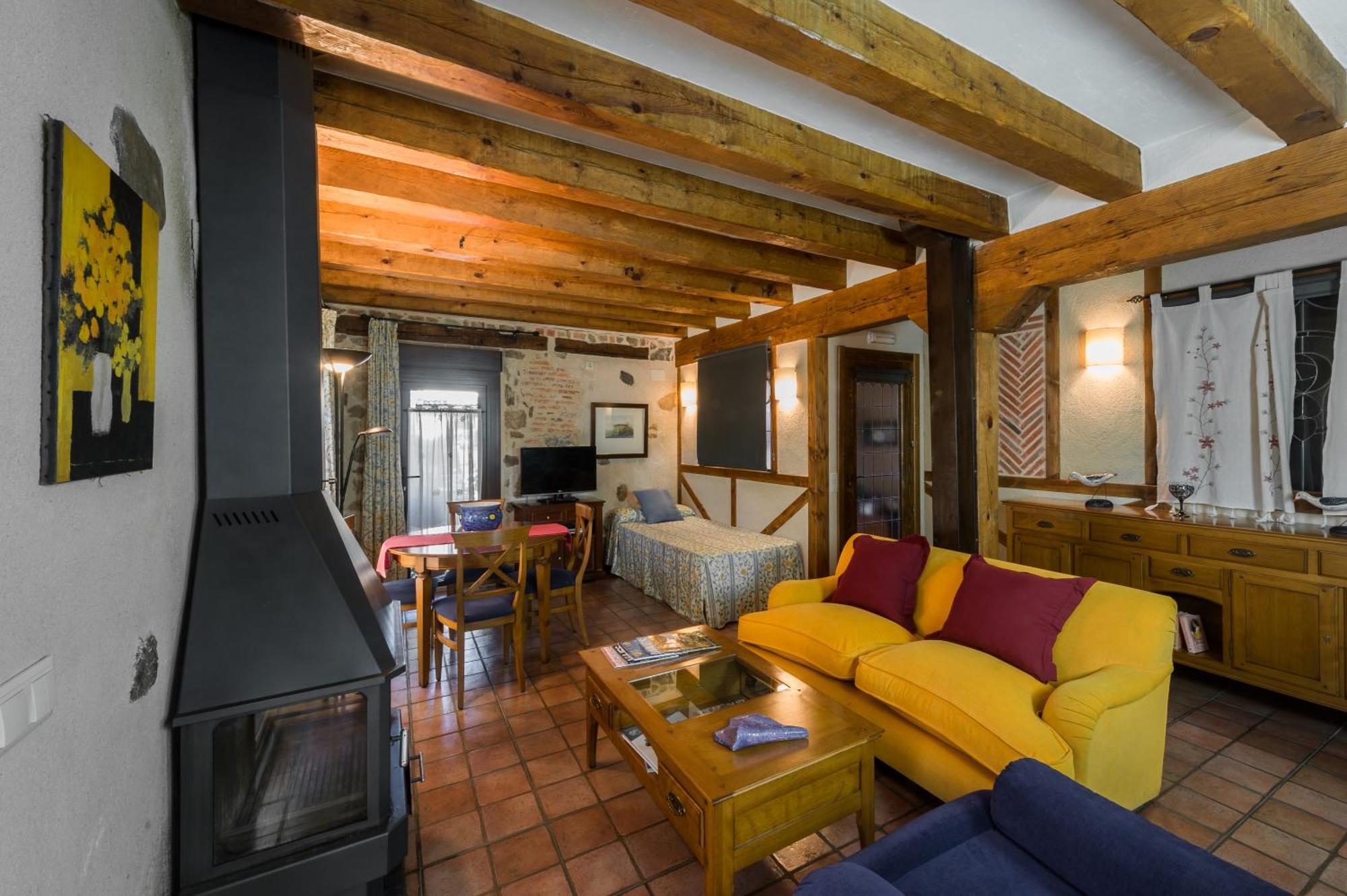 Apartamentos Lobiche Navafria Bagian luar foto