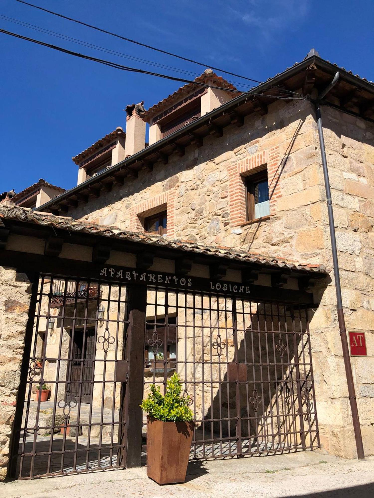 Apartamentos Lobiche Navafria Bagian luar foto